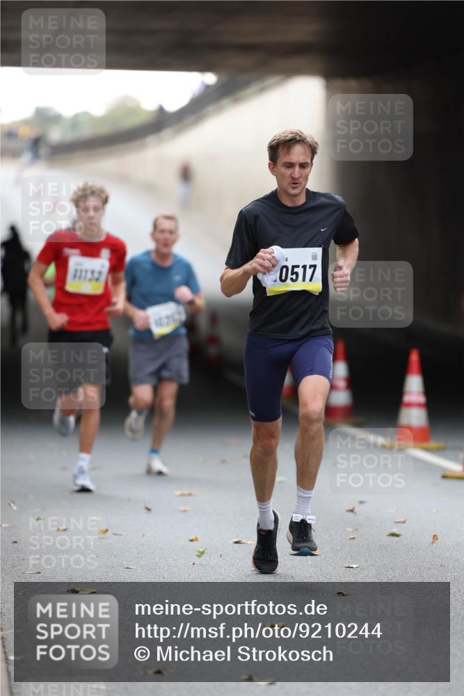 05.10.2025 - 20. swb-Marathon Bremen Michael Strokosch http://msf.ph/oto/9210244 05.10.2025 10:34:46 Laufen 0517, 11132 meine-sportfotos.de