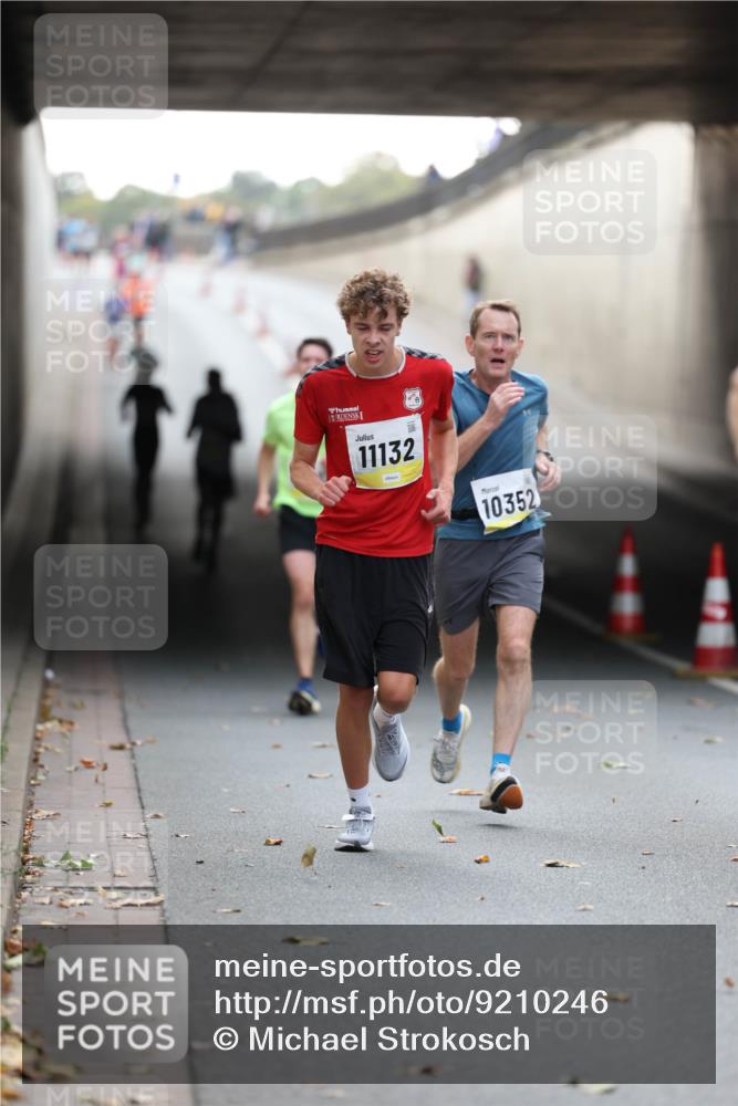 05.10.2025 - 20. swb-Marathon Bremen Michael Strokosch http://msf.ph/oto/9210246 05.10.2025 10:34:47 Laufen 11132, 10352 meine-sportfotos.de