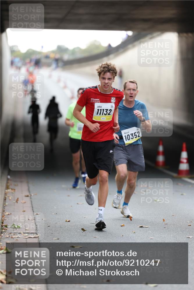 05.10.2025 - 20. swb-Marathon Bremen Michael Strokosch http://msf.ph/oto/9210247 05.10.2025 10:34:47 Laufen 11132, 10352 meine-sportfotos.de