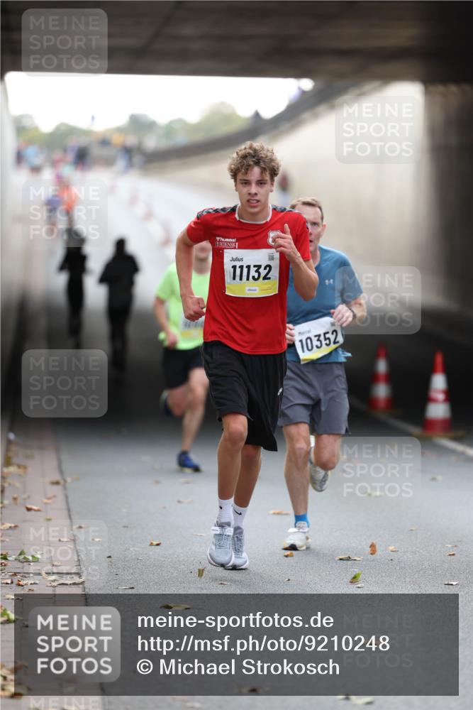 05.10.2025 - 20. swb-Marathon Bremen Michael Strokosch http://msf.ph/oto/9210248 05.10.2025 10:34:47 Laufen 11132, 10352 meine-sportfotos.de