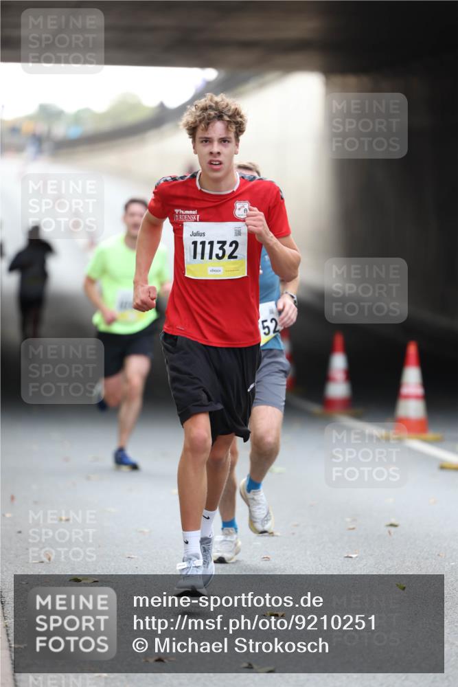 05.10.2025 - 20. swb-Marathon Bremen Michael Strokosch http://msf.ph/oto/9210251 05.10.2025 10:34:48 Laufen 20, 11132, 52 meine-sportfotos.de