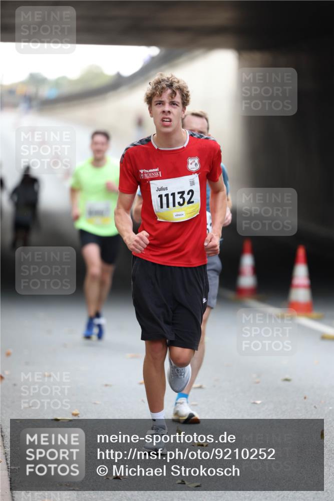 05.10.2025 - 20. swb-Marathon Bremen Michael Strokosch http://msf.ph/oto/9210252 05.10.2025 10:34:48 Laufen 11132 meine-sportfotos.de