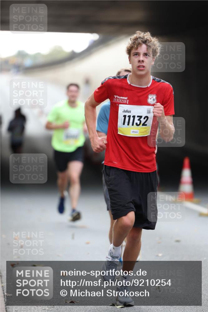 05.10.2025 - 20. swb-Marathon Bremen Michael Strokosch http://msf.ph/oto/9210254 05.10.2025 10:34:49 Laufen 11132 meine-sportfotos.de