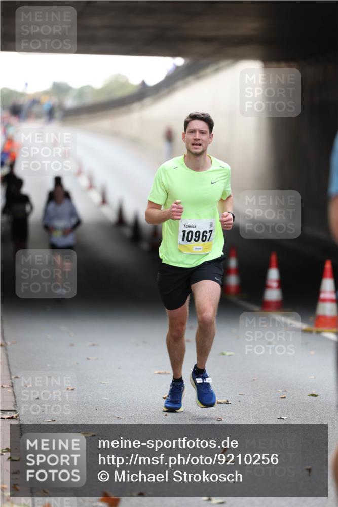 05.10.2025 - 20. swb-Marathon Bremen Michael Strokosch http://msf.ph/oto/9210256 05.10.2025 10:34:50 Laufen 10967 meine-sportfotos.de