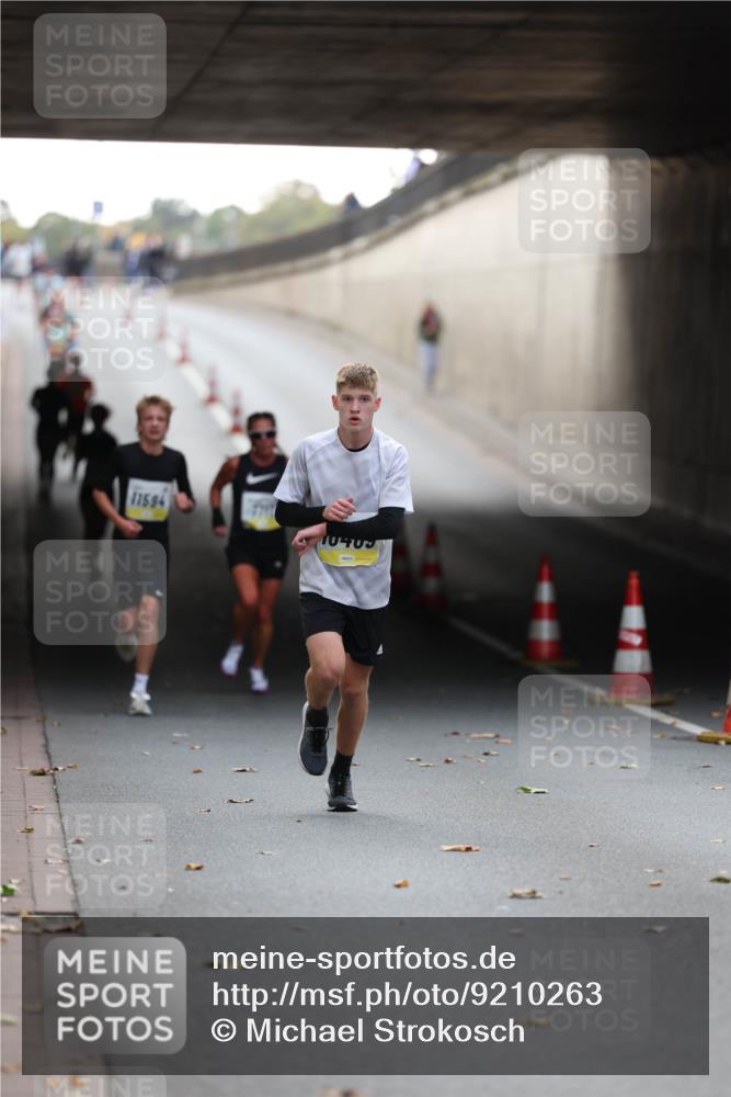05.10.2025 - 20. swb-Marathon Bremen Michael Strokosch http://msf.ph/oto/9210263 05.10.2025 10:34:54 Laufen 11594, 10403 meine-sportfotos.de