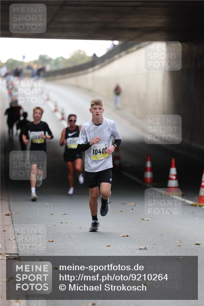 05.10.2025 - 20. swb-Marathon Bremen Michael Strokosch http://msf.ph/oto/9210264 05.10.2025 10:34:54 Laufen 1040 meine-sportfotos.de