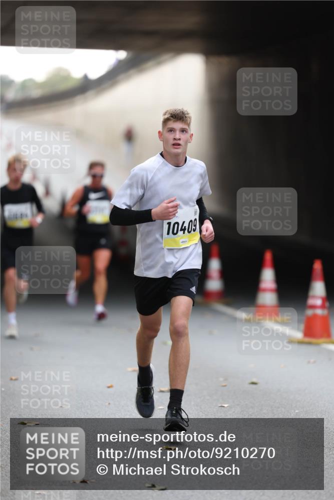 05.10.2025 - 20. swb-Marathon Bremen Michael Strokosch http://msf.ph/oto/9210270 05.10.2025 10:34:56 Laufen 10409 meine-sportfotos.de