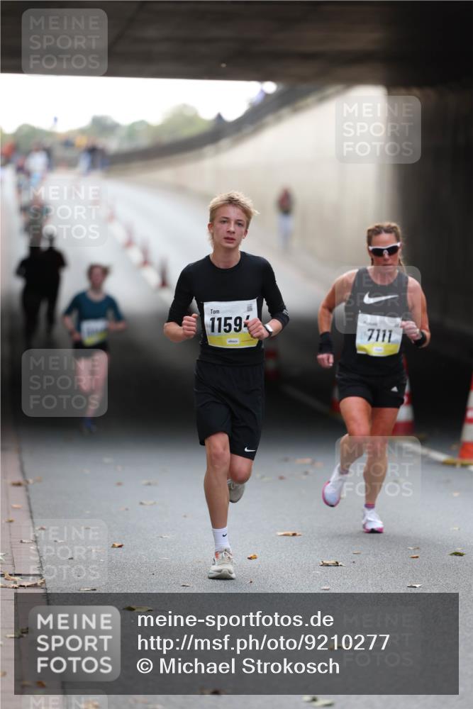 05.10.2025 - 20. swb-Marathon Bremen Michael Strokosch http://msf.ph/oto/9210277 05.10.2025 10:34:58 Laufen 1159, 7111 meine-sportfotos.de