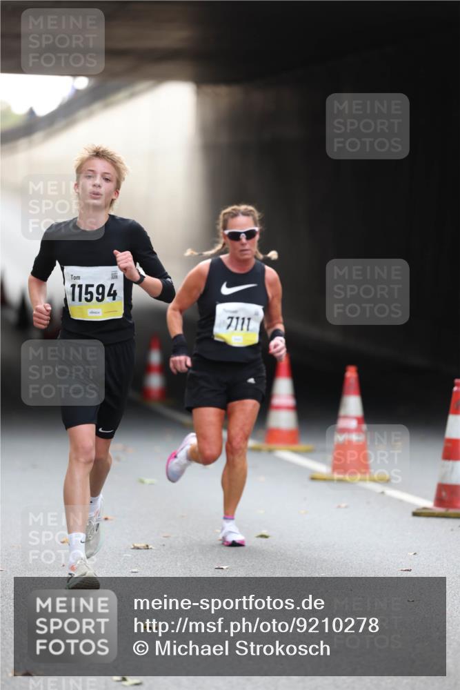 05.10.2025 - 20. swb-Marathon Bremen Michael Strokosch http://msf.ph/oto/9210278 05.10.2025 10:34:59 Laufen 11594, 7111 meine-sportfotos.de
