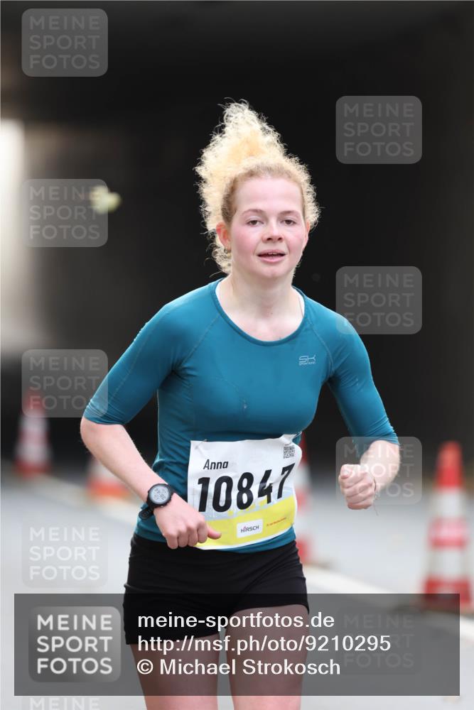 05.10.2025 - 20. swb-Marathon Bremen Michael Strokosch http://msf.ph/oto/9210295 05.10.2025 10:35:05 Laufen 10847 meine-sportfotos.de