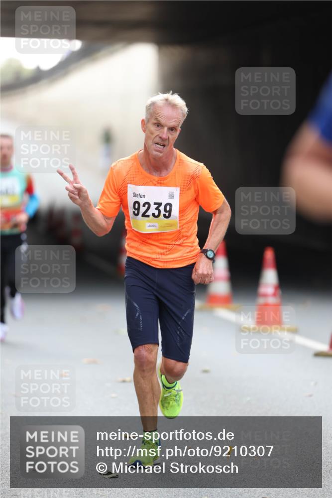 05.10.2025 - 20. swb-Marathon Bremen Michael Strokosch http://msf.ph/oto/9210307 05.10.2025 10:35:12 Laufen 9239 meine-sportfotos.de