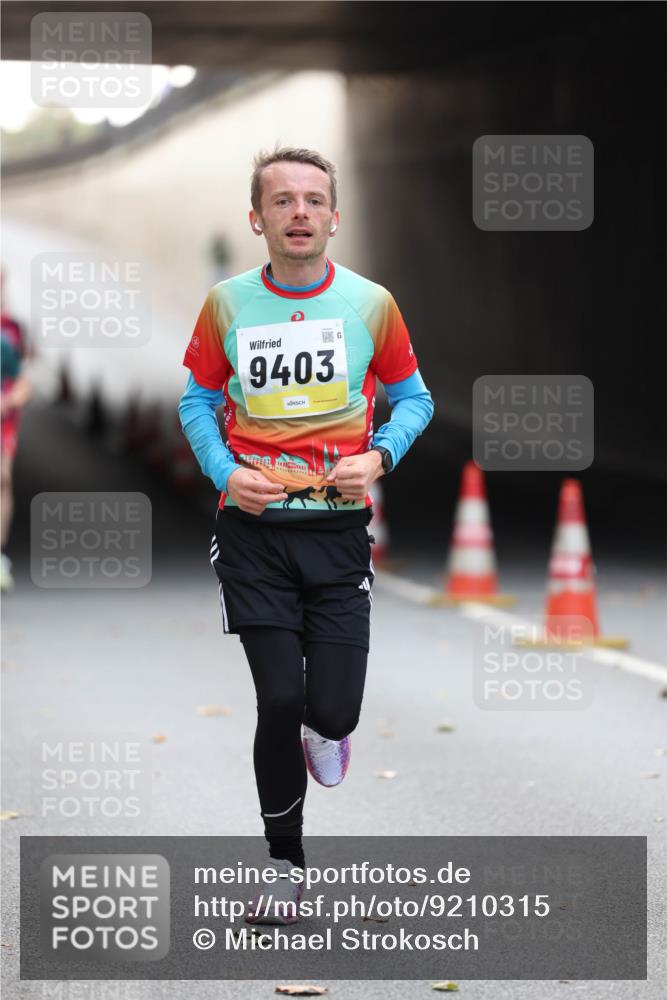 05.10.2025 - 20. swb-Marathon Bremen Michael Strokosch http://msf.ph/oto/9210315 05.10.2025 10:35:14 Laufen 9403 meine-sportfotos.de