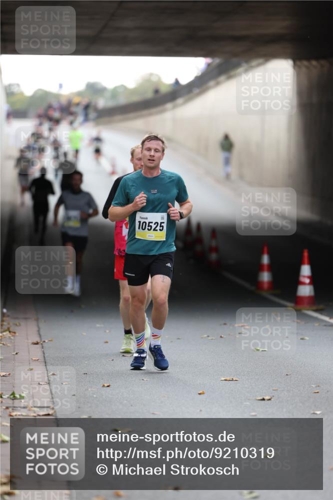 05.10.2025 - 20. swb-Marathon Bremen Michael Strokosch http://msf.ph/oto/9210319 05.10.2025 10:35:16 Laufen 10525 meine-sportfotos.de