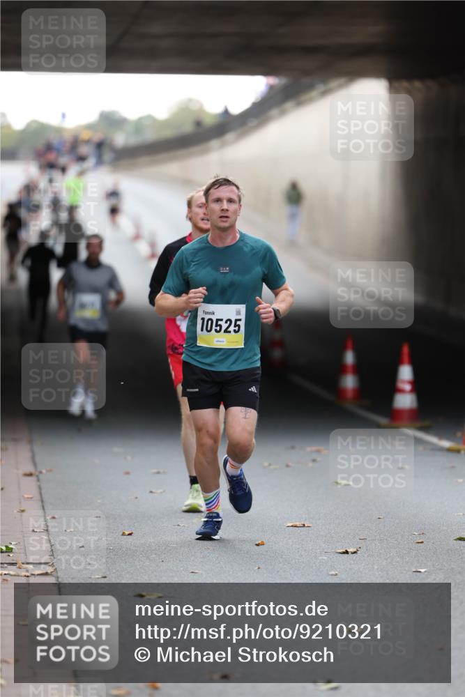 05.10.2025 - 20. swb-Marathon Bremen Michael Strokosch http://msf.ph/oto/9210321 05.10.2025 10:35:17 Laufen 10525 meine-sportfotos.de
