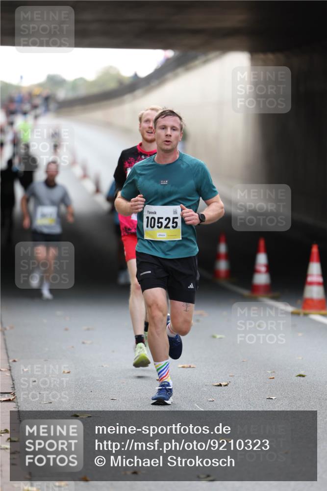 05.10.2025 - 20. swb-Marathon Bremen Michael Strokosch http://msf.ph/oto/9210323 05.10.2025 10:35:18 Laufen 10525 meine-sportfotos.de