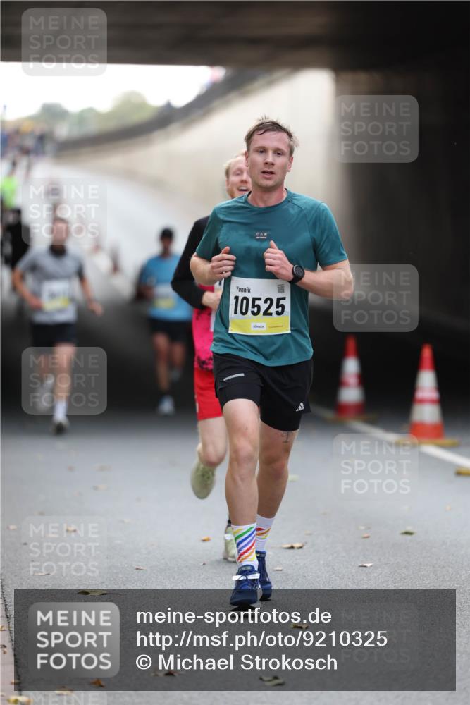 05.10.2025 - 20. swb-Marathon Bremen Michael Strokosch http://msf.ph/oto/9210325 05.10.2025 10:35:18 Laufen 10525 meine-sportfotos.de