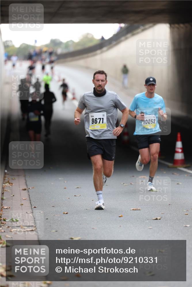 05.10.2025 - 20. swb-Marathon Bremen Michael Strokosch http://msf.ph/oto/9210331 05.10.2025 10:35:21 Laufen 9671, 10052 meine-sportfotos.de