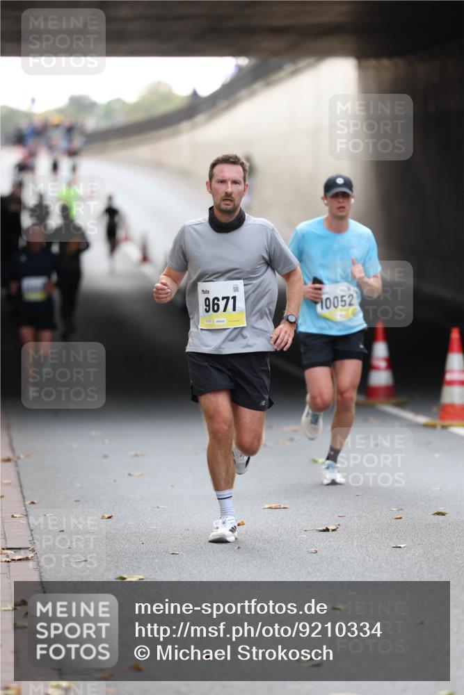 05.10.2025 - 20. swb-Marathon Bremen Michael Strokosch http://msf.ph/oto/9210334 05.10.2025 10:35:22 Laufen 9671, 10052 meine-sportfotos.de