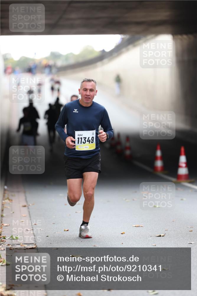 05.10.2025 - 20. swb-Marathon Bremen Michael Strokosch http://msf.ph/oto/9210341 05.10.2025 10:35:27 Laufen 11349, 02218 meine-sportfotos.de
