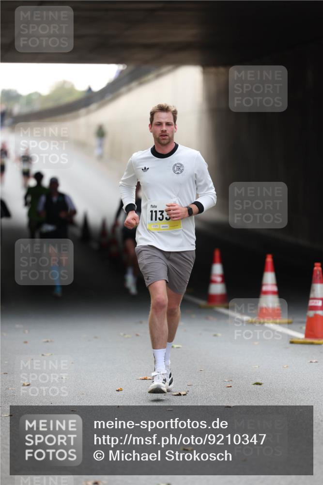 05.10.2025 - 20. swb-Marathon Bremen Michael Strokosch http://msf.ph/oto/9210347 05.10.2025 10:35:31 Laufen 1133, 01976 meine-sportfotos.de