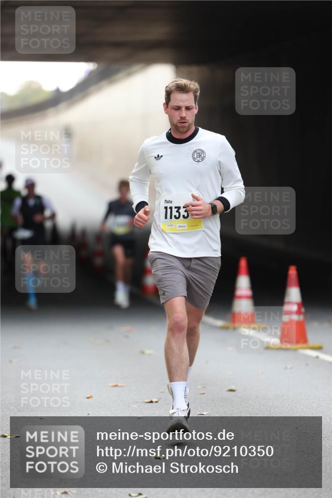 05.10.2025 - 20. swb-Marathon Bremen Michael Strokosch http://msf.ph/oto/9210350 05.10.2025 10:35:32 Laufen 1133, 01976 meine-sportfotos.de