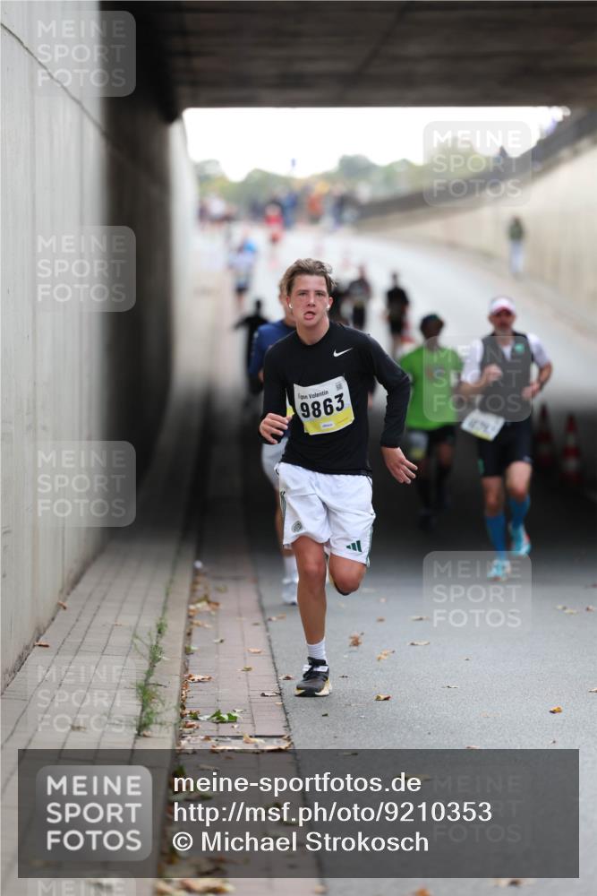 05.10.2025 - 20. swb-Marathon Bremen Michael Strokosch http://msf.ph/oto/9210353 05.10.2025 10:35:33 Laufen 9863 meine-sportfotos.de