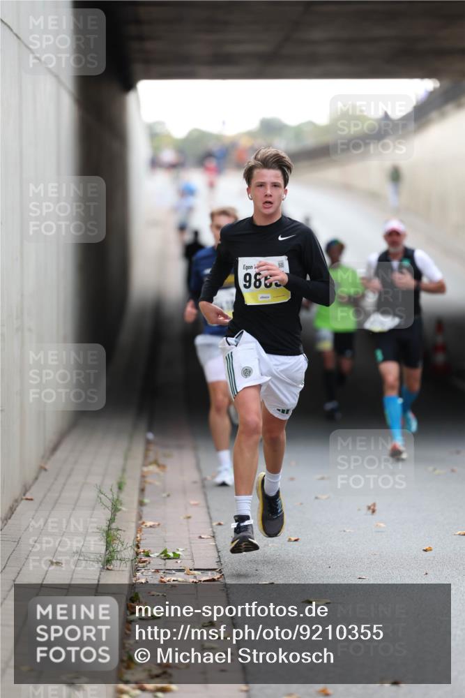 05.10.2025 - 20. swb-Marathon Bremen Michael Strokosch http://msf.ph/oto/9210355 05.10.2025 10:35:34 Laufen 986 meine-sportfotos.de