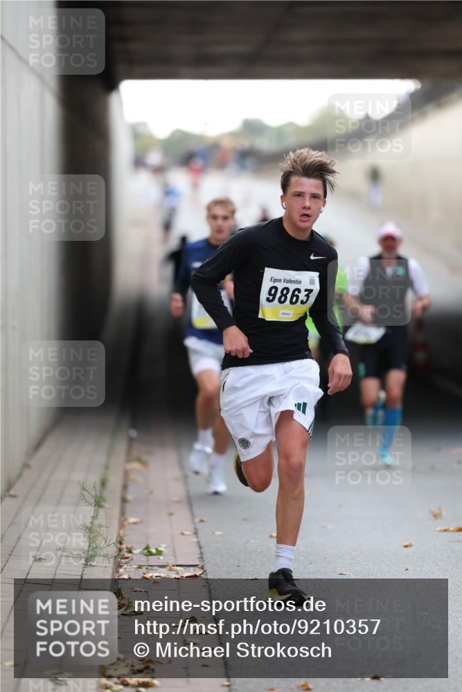 05.10.2025 - 20. swb-Marathon Bremen Michael Strokosch http://msf.ph/oto/9210357 05.10.2025 10:35:34 Laufen 9863 meine-sportfotos.de