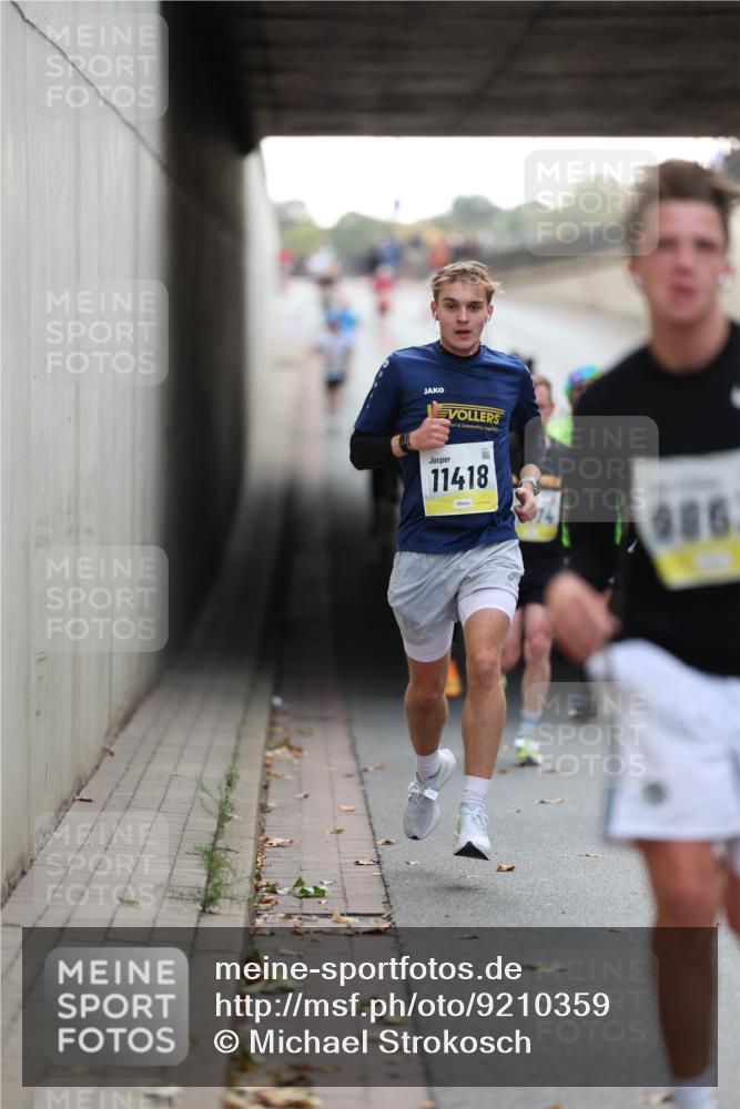 05.10.2025 - 20. swb-Marathon Bremen Michael Strokosch http://msf.ph/oto/9210359 05.10.2025 10:35:36 Laufen 11418, 986 meine-sportfotos.de