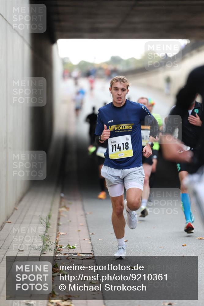 05.10.2025 - 20. swb-Marathon Bremen Michael Strokosch http://msf.ph/oto/9210361 05.10.2025 10:35:36 Laufen 11418, 3 meine-sportfotos.de