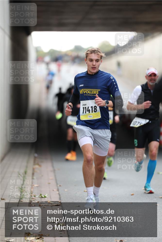 05.10.2025 - 20. swb-Marathon Bremen Michael Strokosch http://msf.ph/oto/9210363 05.10.2025 10:35:37 Laufen 11418, 1075 meine-sportfotos.de