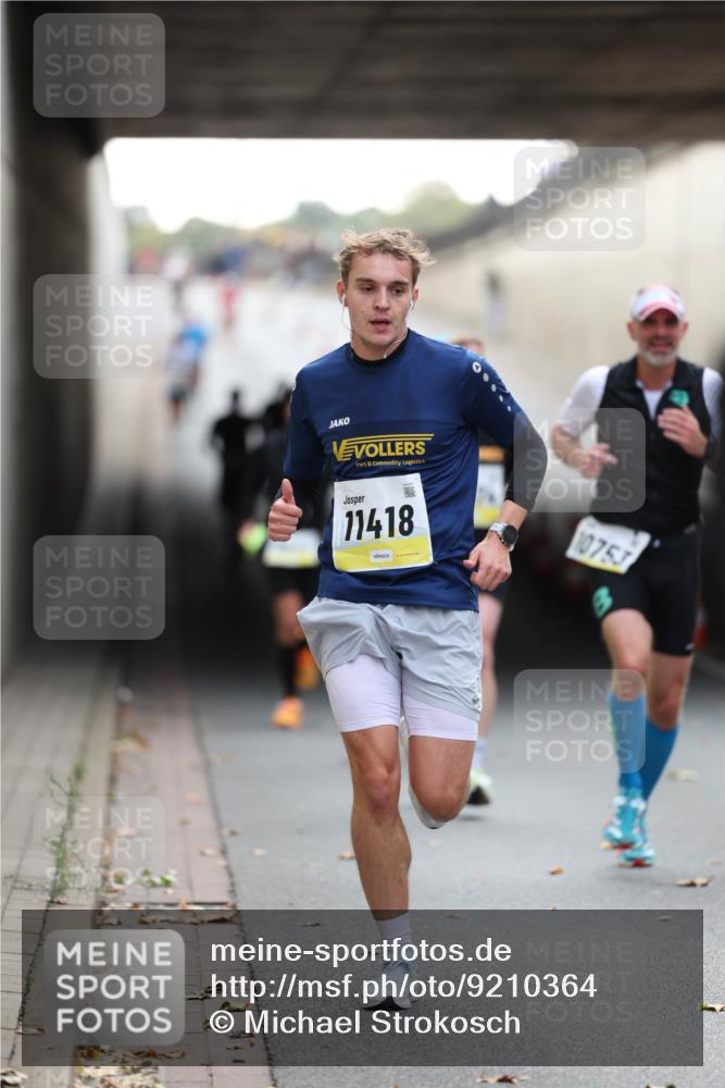 05.10.2025 - 20. swb-Marathon Bremen Michael Strokosch http://msf.ph/oto/9210364 05.10.2025 10:35:37 Laufen 11418, 10753 meine-sportfotos.de