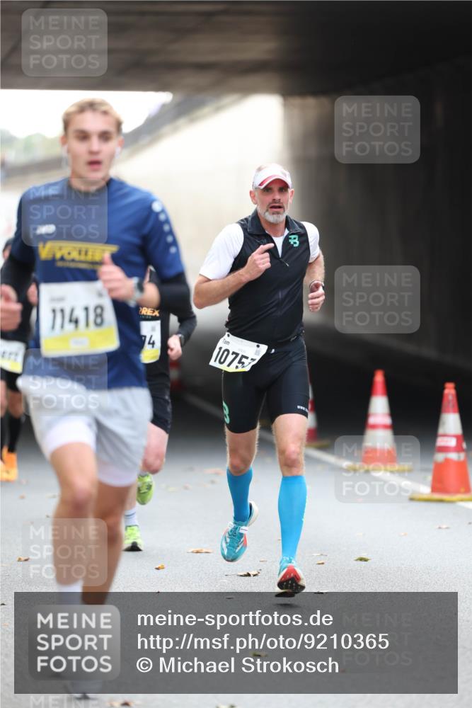 05.10.2025 - 20. swb-Marathon Bremen Michael Strokosch http://msf.ph/oto/9210365 05.10.2025 10:35:37 Laufen 11418, 4, 10757 meine-sportfotos.de