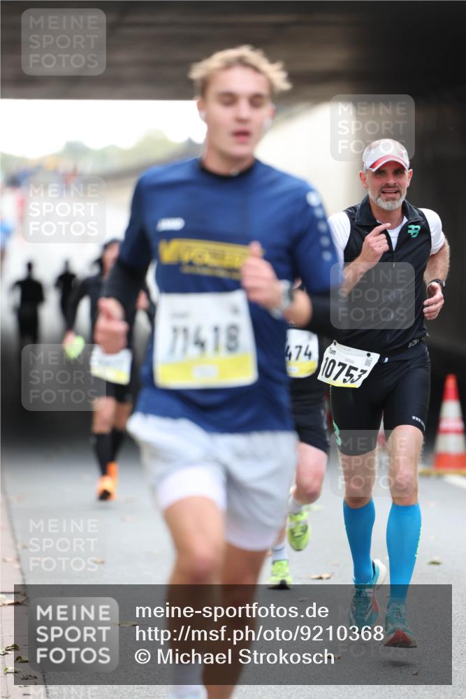 05.10.2025 - 20. swb-Marathon Bremen Michael Strokosch http://msf.ph/oto/9210368 05.10.2025 10:35:38 Laufen 71418, 474, 02520, 10753 meine-sportfotos.de