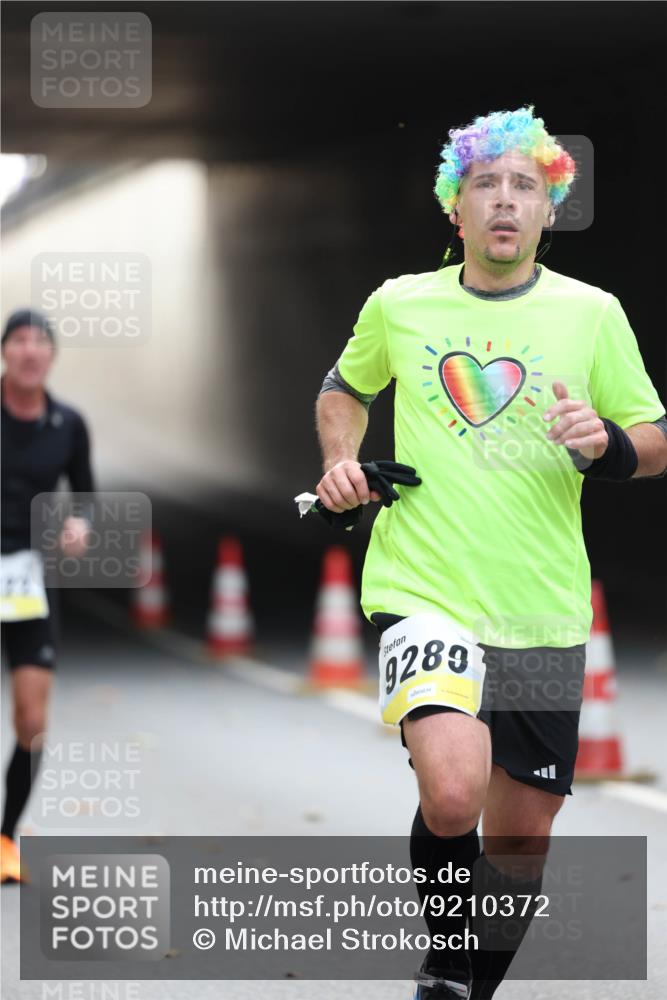 05.10.2025 - 20. swb-Marathon Bremen Michael Strokosch http://msf.ph/oto/9210372 05.10.2025 10:35:40 Laufen 9289 meine-sportfotos.de