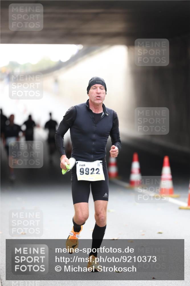 05.10.2025 - 20. swb-Marathon Bremen Michael Strokosch http://msf.ph/oto/9210373 05.10.2025 10:35:41 Laufen 9922 meine-sportfotos.de