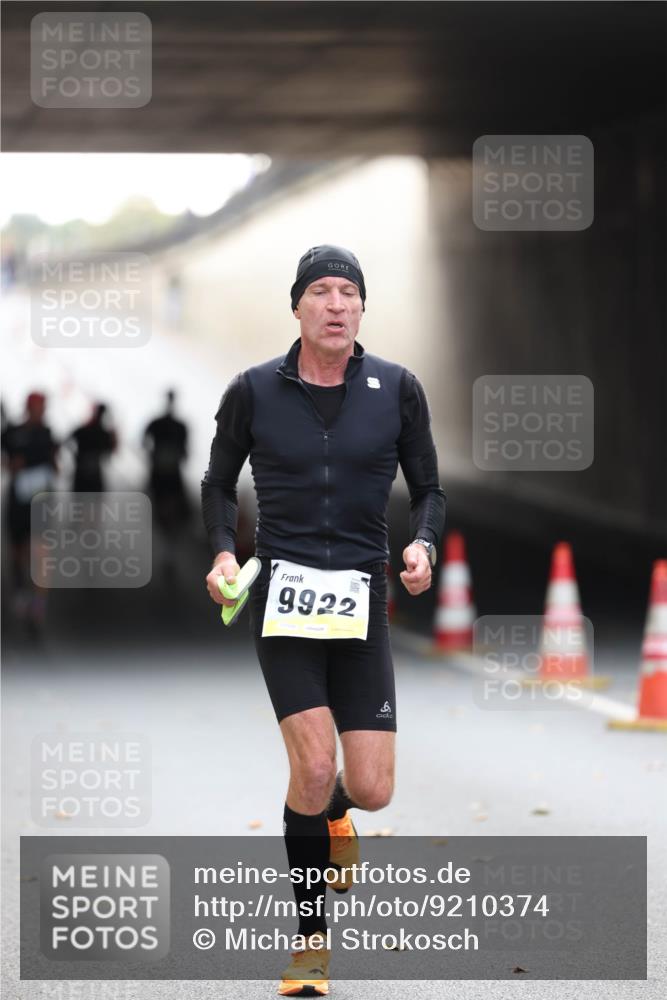 05.10.2025 - 20. swb-Marathon Bremen Michael Strokosch http://msf.ph/oto/9210374 05.10.2025 10:35:41 Laufen 9922, 01972, 8 meine-sportfotos.de