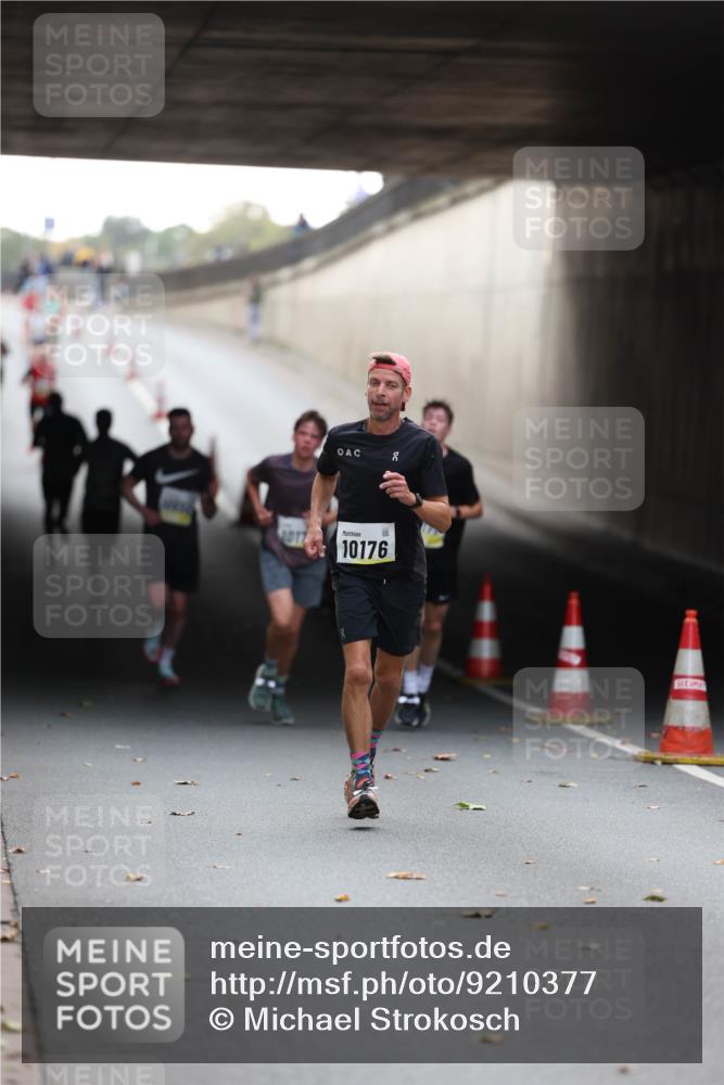 05.10.2025 - 20. swb-Marathon Bremen Michael Strokosch http://msf.ph/oto/9210377 05.10.2025 10:35:46 Laufen 10176 meine-sportfotos.de