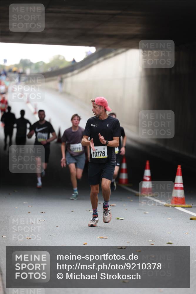 05.10.2025 - 20. swb-Marathon Bremen Michael Strokosch http://msf.ph/oto/9210378 05.10.2025 10:35:46 Laufen 10176 meine-sportfotos.de
