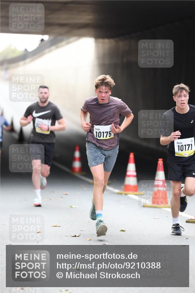 05.10.2025 - 20. swb-Marathon Bremen Michael Strokosch http://msf.ph/oto/9210388 05.10.2025 10:35:50 Laufen 10175, 10, 10171 meine-sportfotos.de