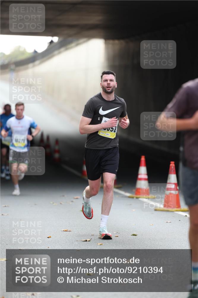 05.10.2025 - 20. swb-Marathon Bremen Michael Strokosch http://msf.ph/oto/9210394 05.10.2025 10:35:52 Laufen 58, 4 meine-sportfotos.de