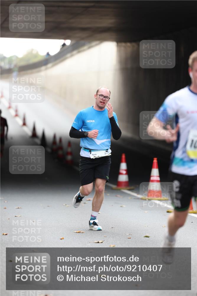 05.10.2025 - 20. swb-Marathon Bremen Michael Strokosch http://msf.ph/oto/9210407 05.10.2025 10:35:56 Laufen  meine-sportfotos.de