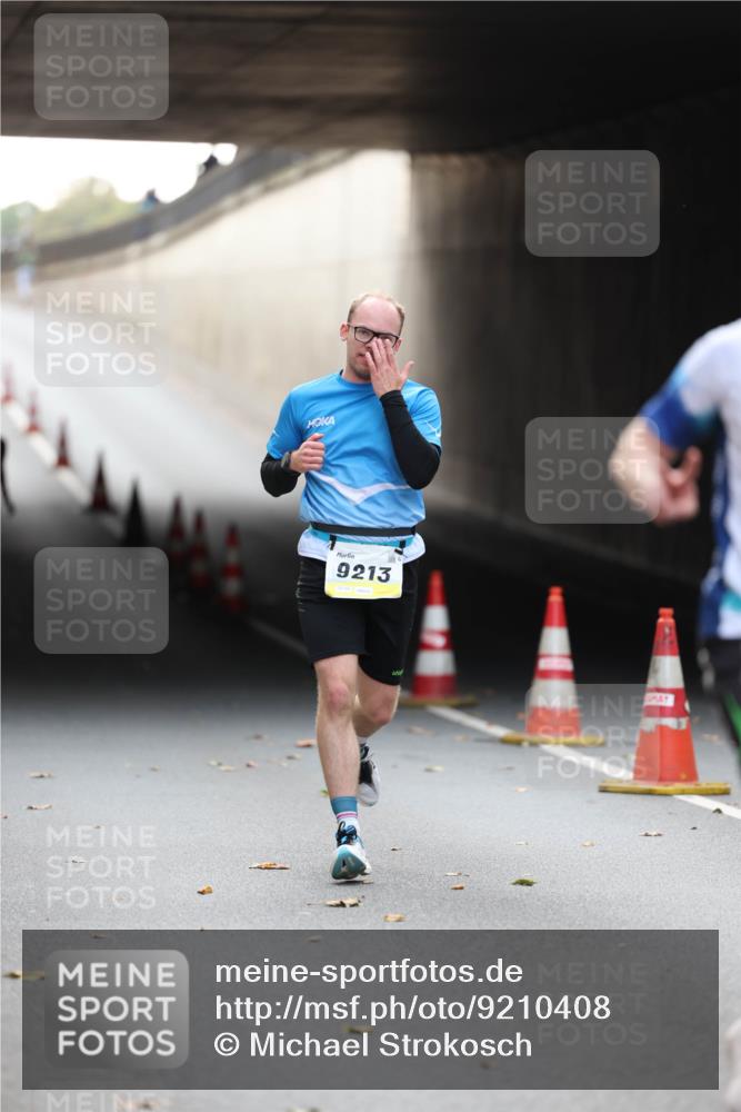 05.10.2025 - 20. swb-Marathon Bremen Michael Strokosch http://msf.ph/oto/9210408 05.10.2025 10:35:56 Laufen 9213 meine-sportfotos.de