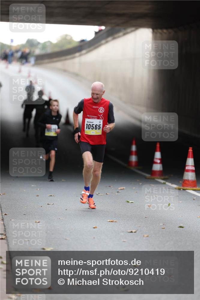 05.10.2025 - 20. swb-Marathon Bremen Michael Strokosch http://msf.ph/oto/9210419 05.10.2025 10:36:04 Laufen 10565 meine-sportfotos.de