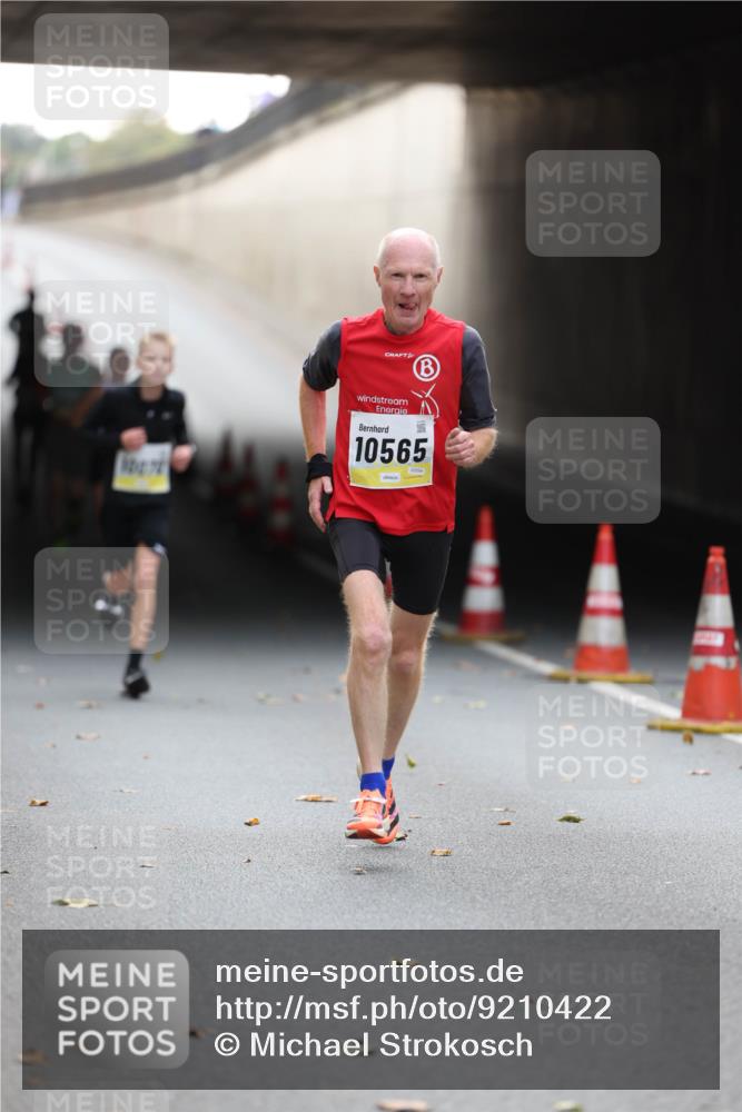 05.10.2025 - 20. swb-Marathon Bremen Michael Strokosch http://msf.ph/oto/9210422 05.10.2025 10:36:05 Laufen 27, 10565 meine-sportfotos.de