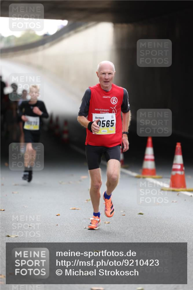 05.10.2025 - 20. swb-Marathon Bremen Michael Strokosch http://msf.ph/oto/9210423 05.10.2025 10:36:05 Laufen 7, 0565 meine-sportfotos.de