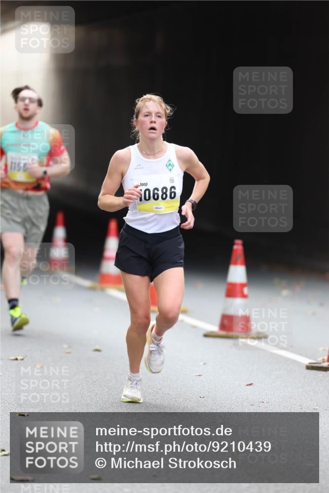 05.10.2025 - 20. swb-Marathon Bremen Michael Strokosch http://msf.ph/oto/9210439 05.10.2025 10:36:12 Laufen 1156, 0686 meine-sportfotos.de
