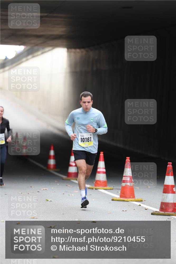05.10.2025 - 20. swb-Marathon Bremen Michael Strokosch http://msf.ph/oto/9210455 05.10.2025 10:36:20 Laufen 52, 10161 meine-sportfotos.de