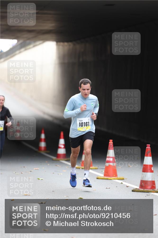 05.10.2025 - 20. swb-Marathon Bremen Michael Strokosch http://msf.ph/oto/9210456 05.10.2025 10:36:20 Laufen 10161 meine-sportfotos.de