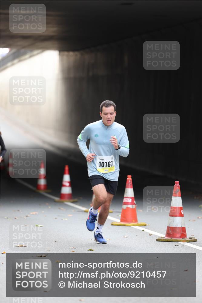 05.10.2025 - 20. swb-Marathon Bremen Michael Strokosch http://msf.ph/oto/9210457 05.10.2025 10:36:20 Laufen 10161 meine-sportfotos.de